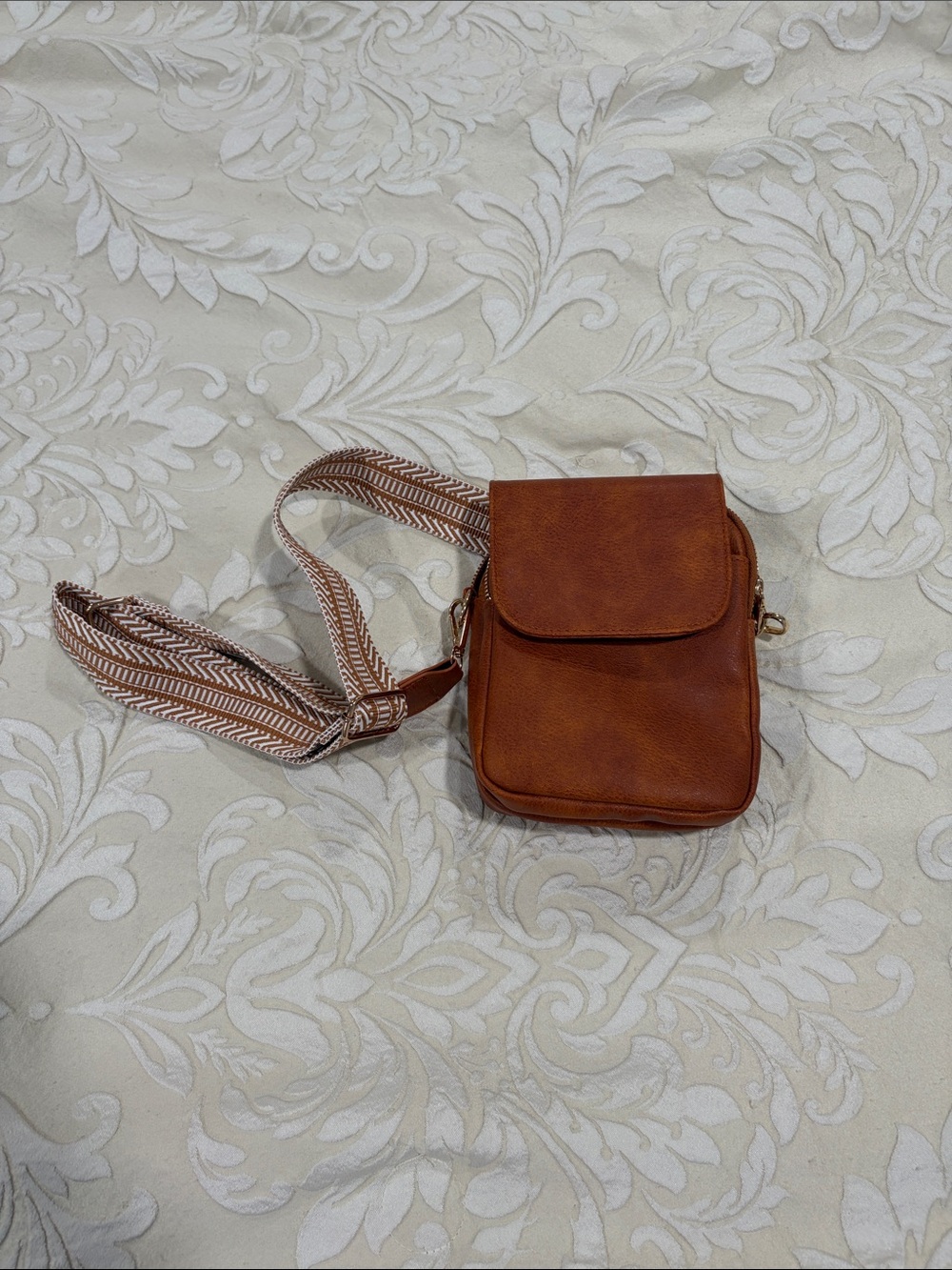 Women's Crossbody Bag in Cognac Brown
